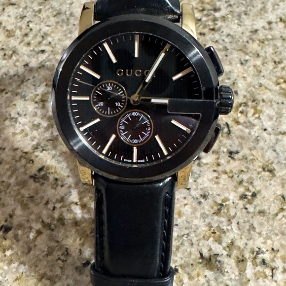 Gucci Black and Gold Men's Watch - Picture 5 of 13